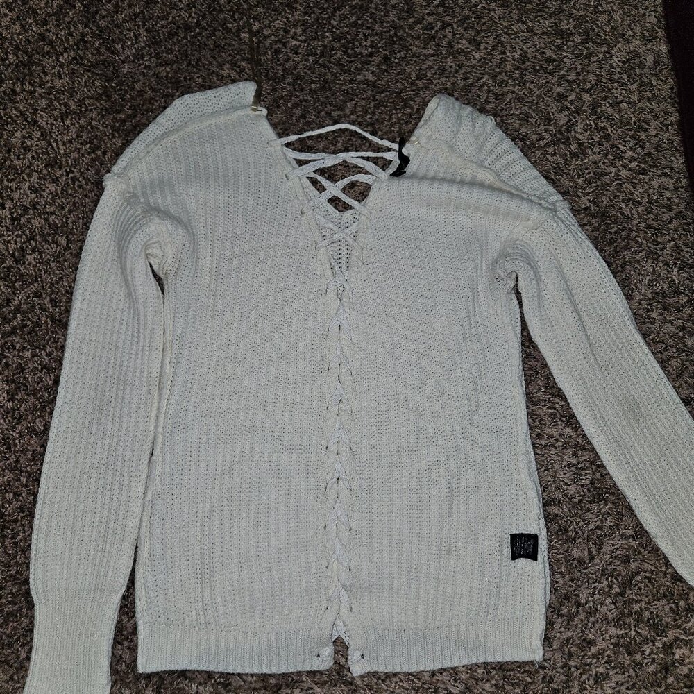 🌟 White Knit Sweater - Size Medium 🌟
